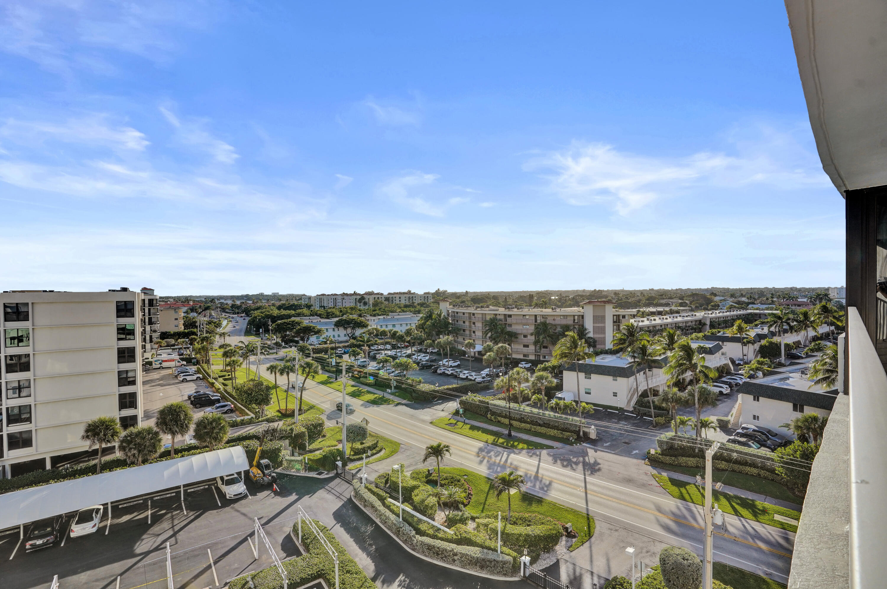 MAYFAIR HOUSE CONDO - Residential