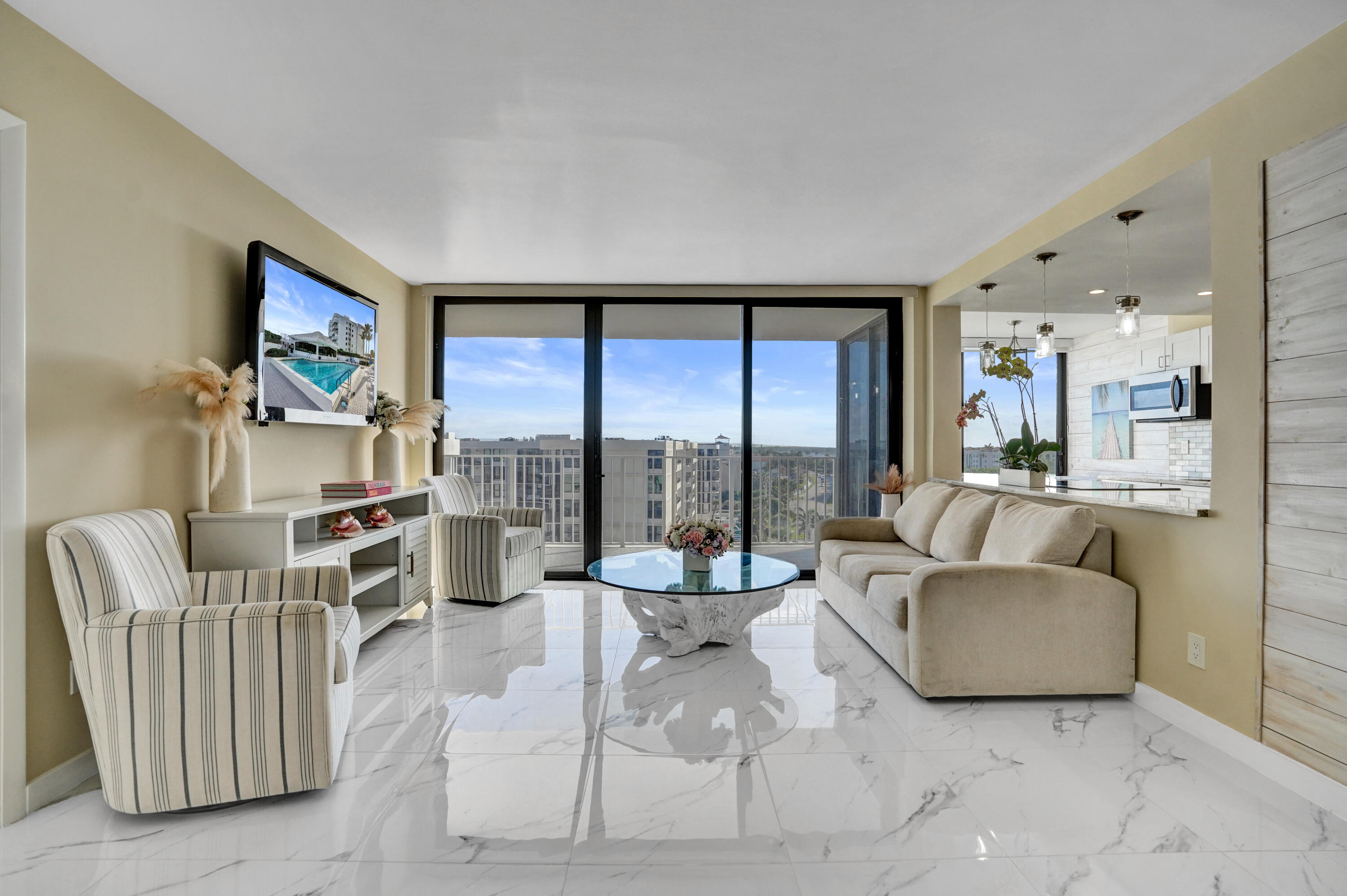 MAYFAIR HOUSE CONDO - Residential