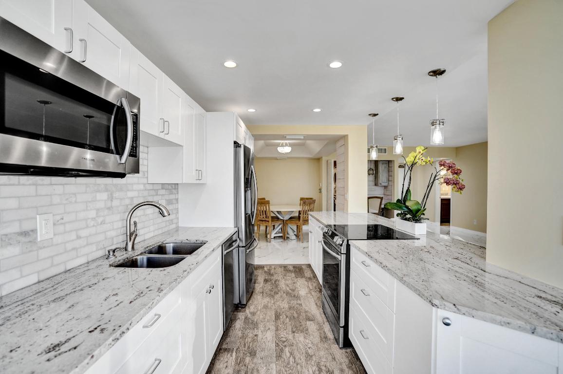 MAYFAIR HOUSE CONDO - Residential