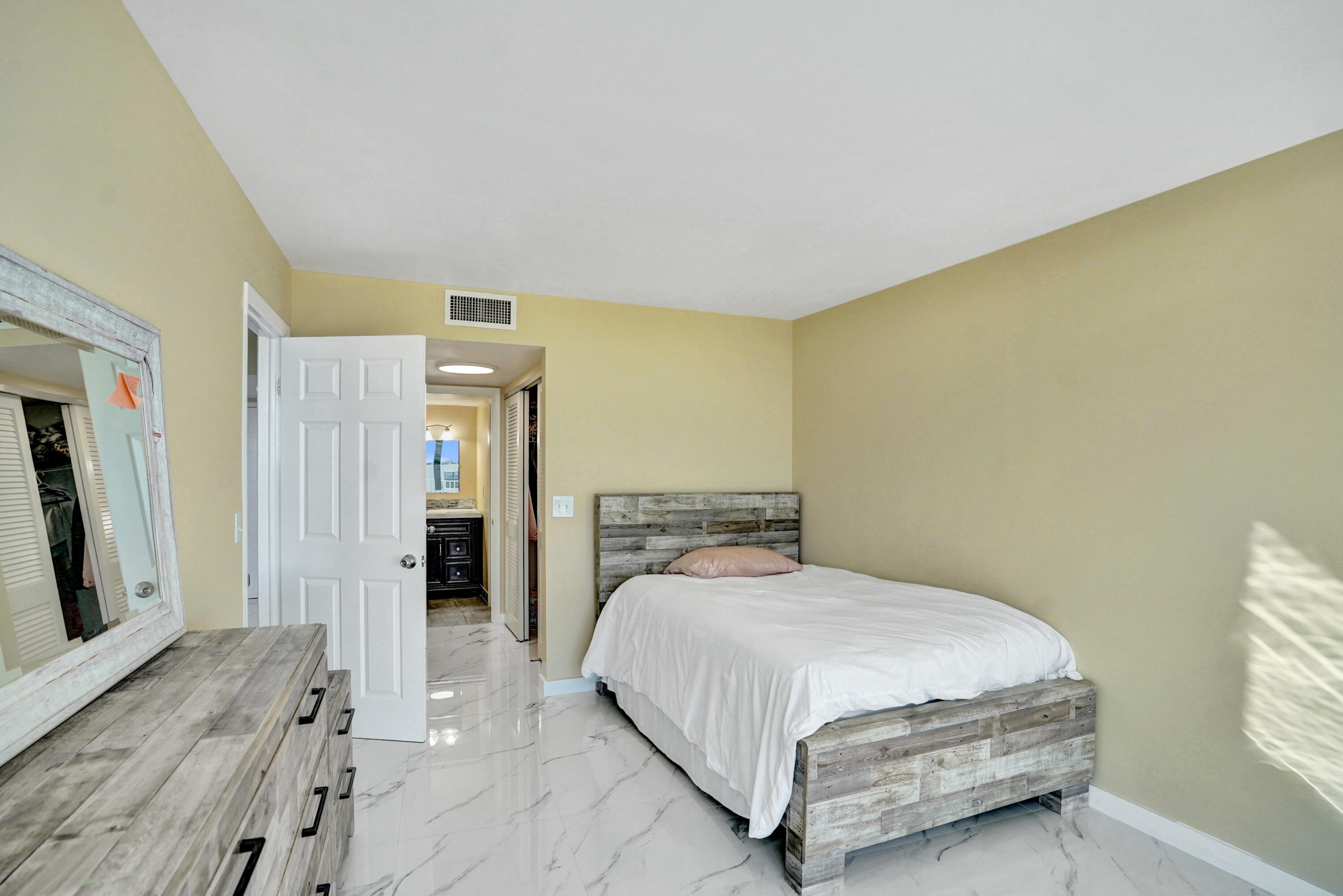 MAYFAIR HOUSE CONDO - Residential