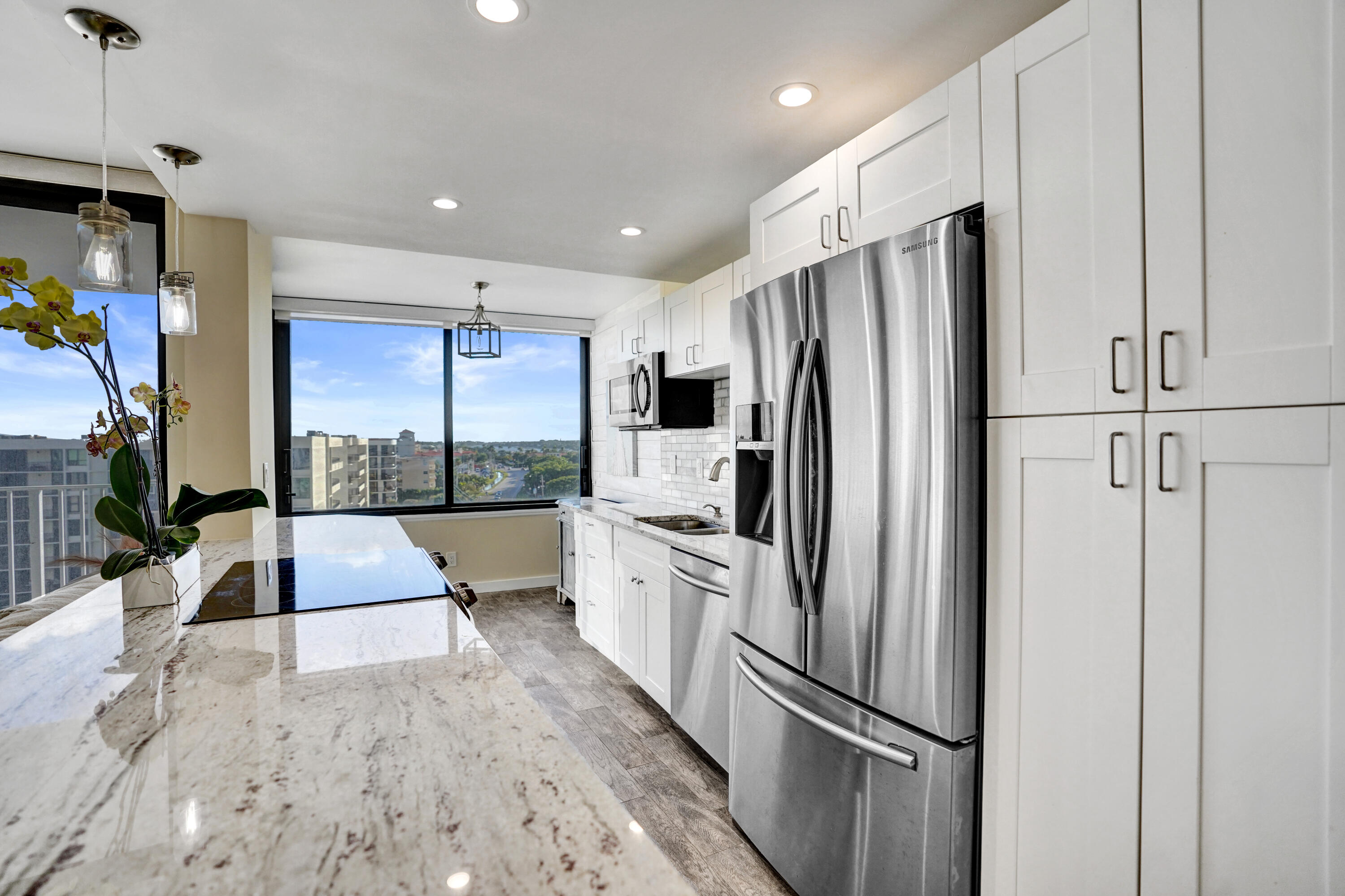 MAYFAIR HOUSE CONDO - Residential