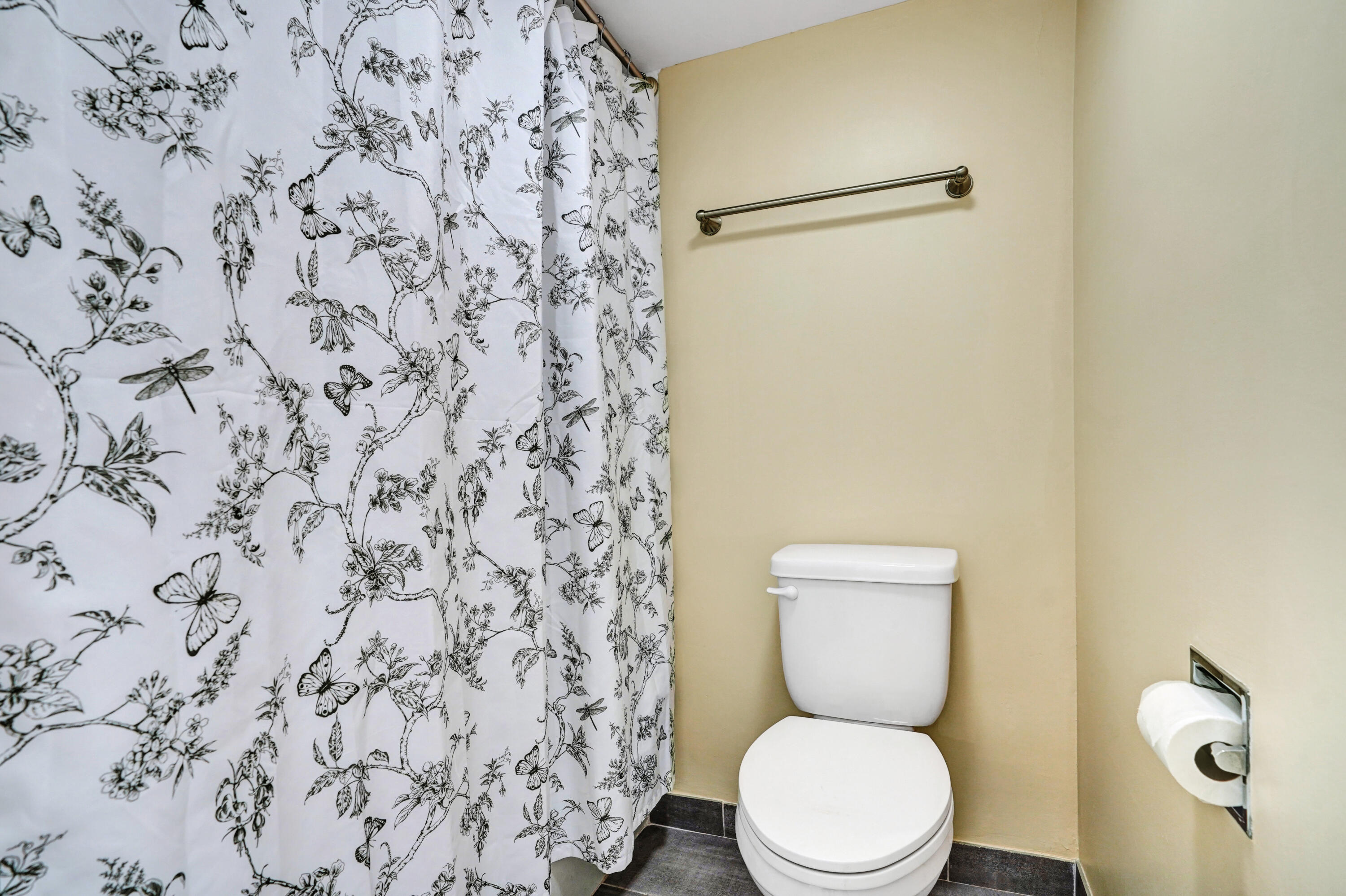 MAYFAIR HOUSE CONDO - Residential