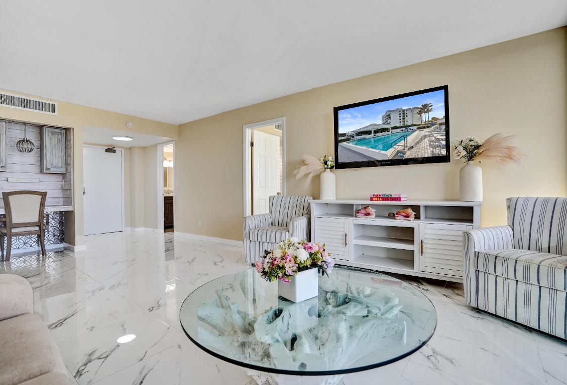 MAYFAIR HOUSE CONDO - Residential