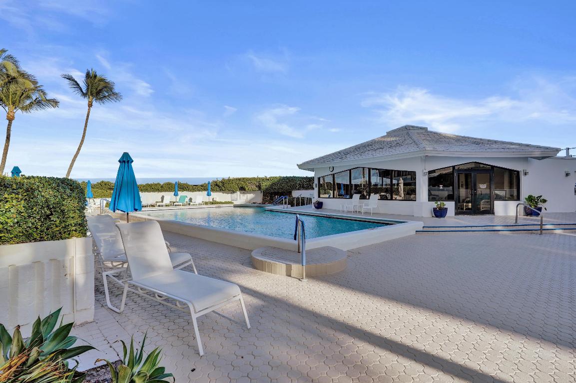 MAYFAIR HOUSE CONDO - Residential