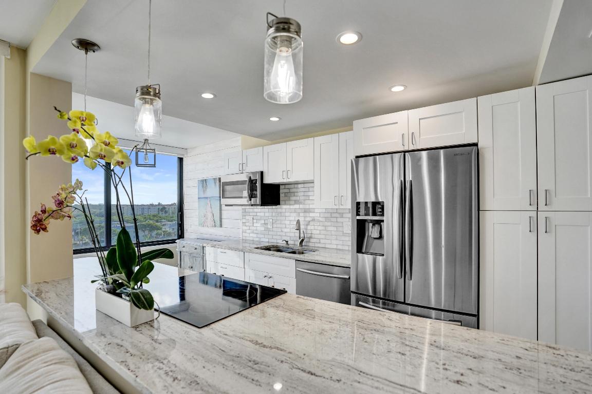 MAYFAIR HOUSE CONDO - Residential