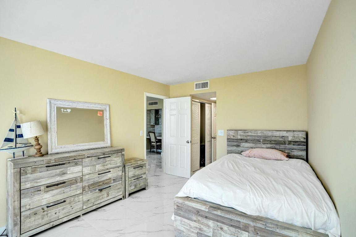 MAYFAIR HOUSE CONDO - Residential