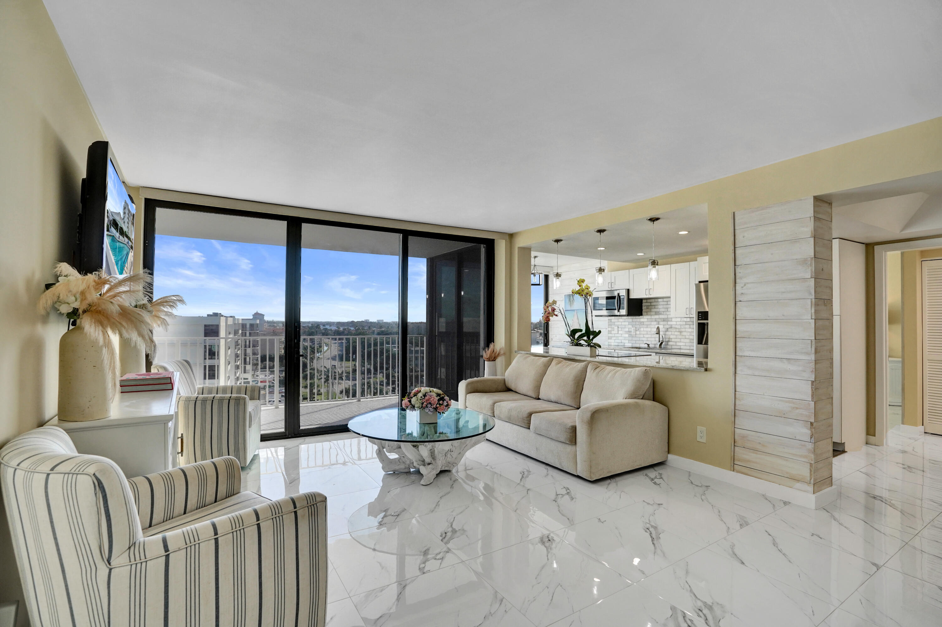 MAYFAIR HOUSE CONDO - Residential