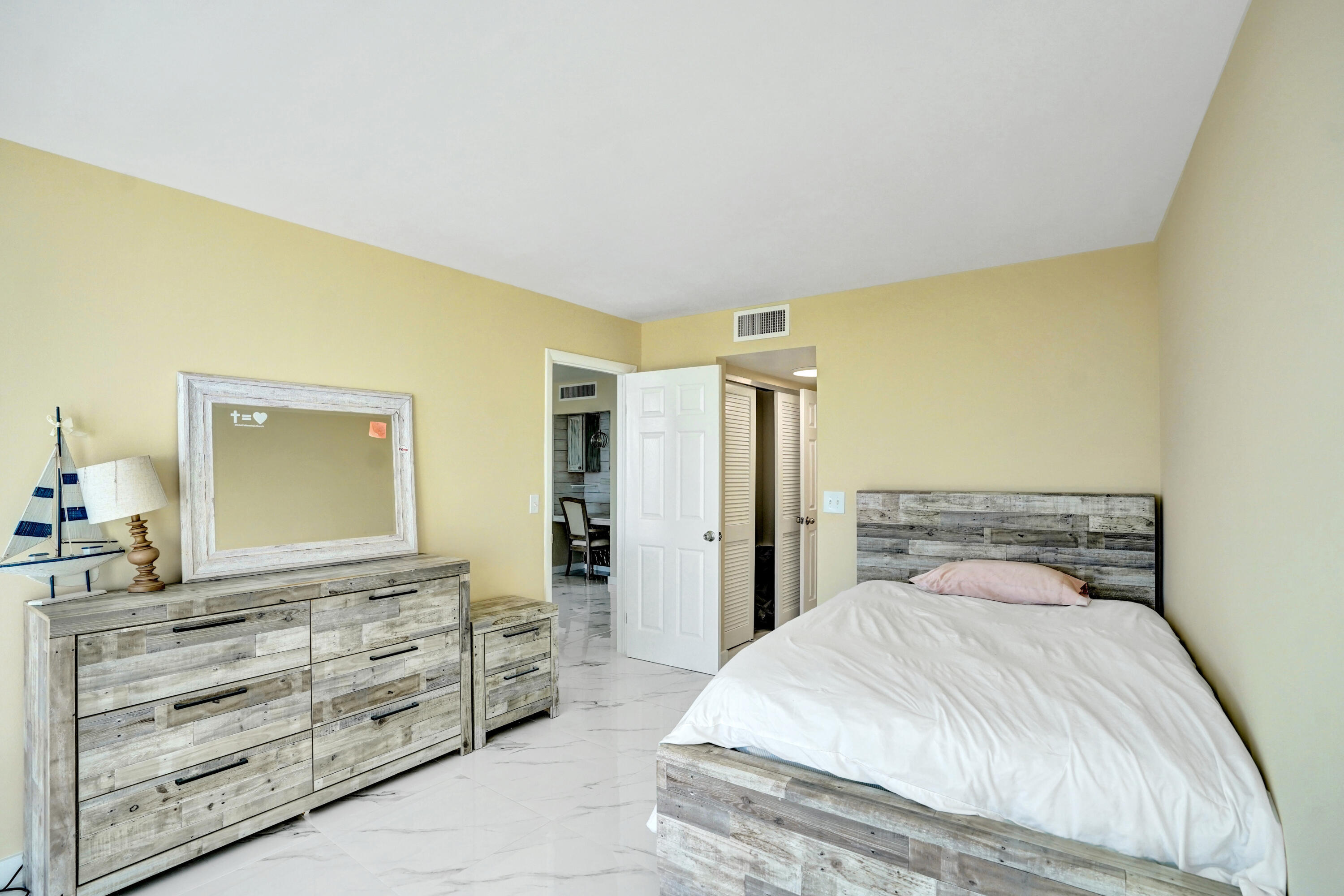 MAYFAIR HOUSE CONDO - Residential