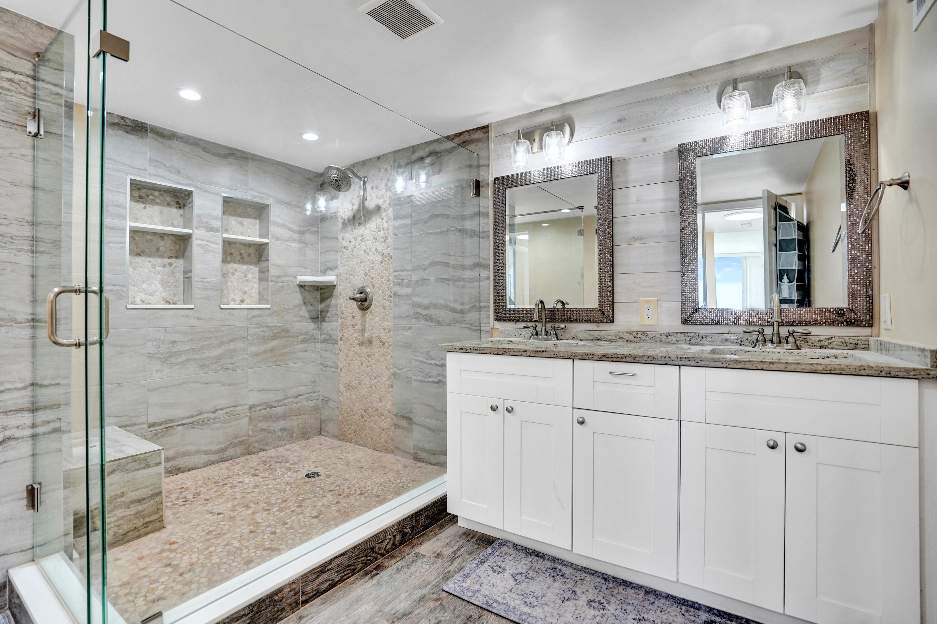 MAYFAIR HOUSE CONDO - Residential