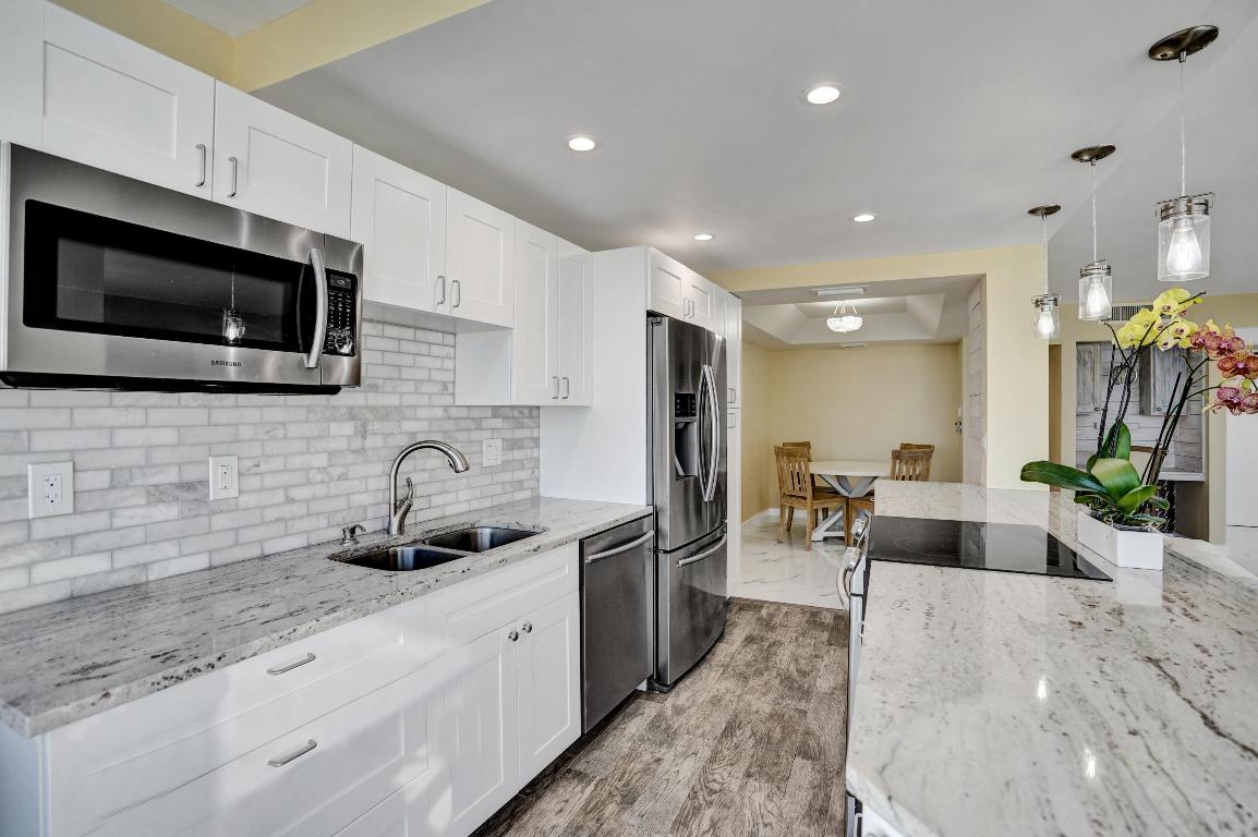 MAYFAIR HOUSE CONDO - Residential