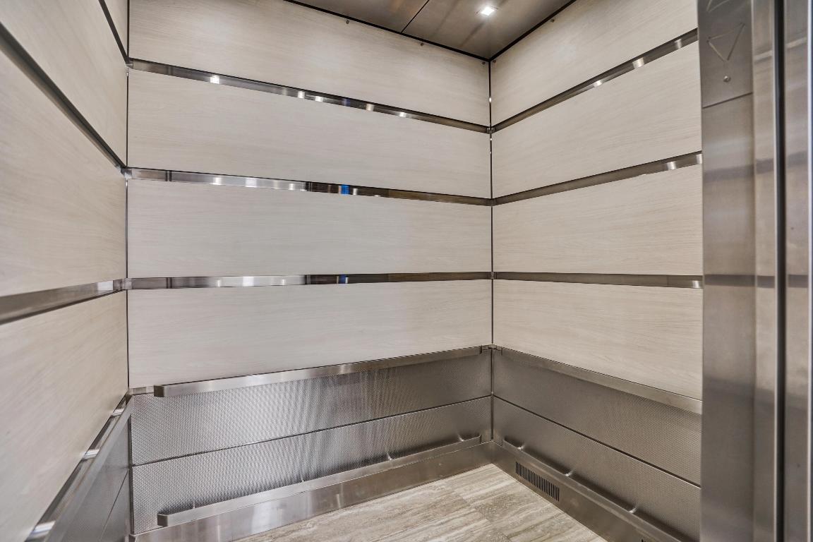 MAYFAIR HOUSE CONDO - Residential