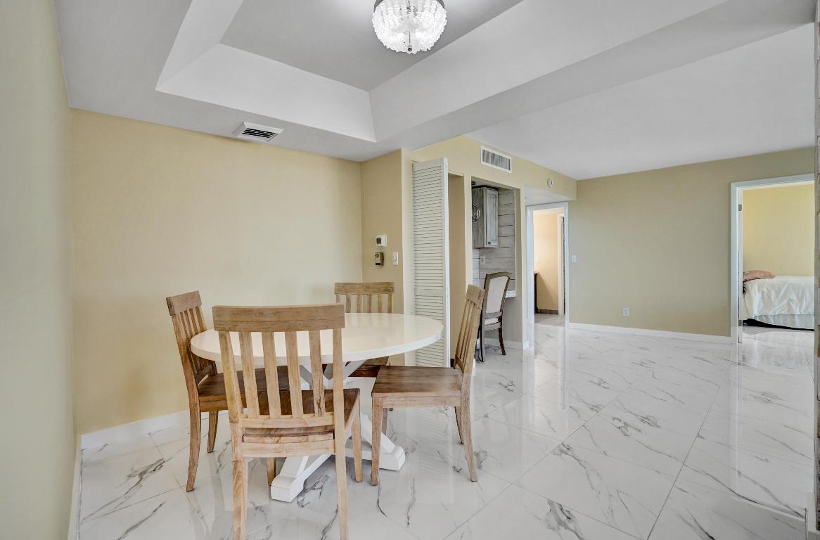 MAYFAIR HOUSE CONDO - Residential