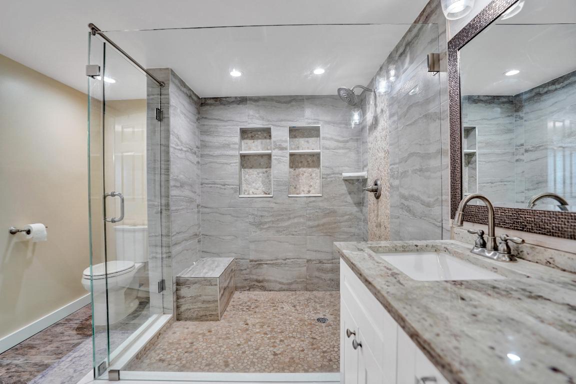 MAYFAIR HOUSE CONDO - Residential