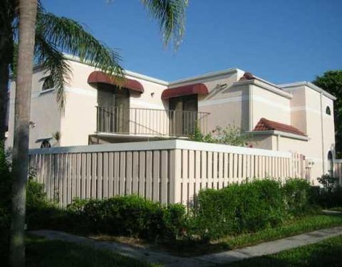Townhouse in Delray Beach FL 3915 Village Drive Dr.jpg