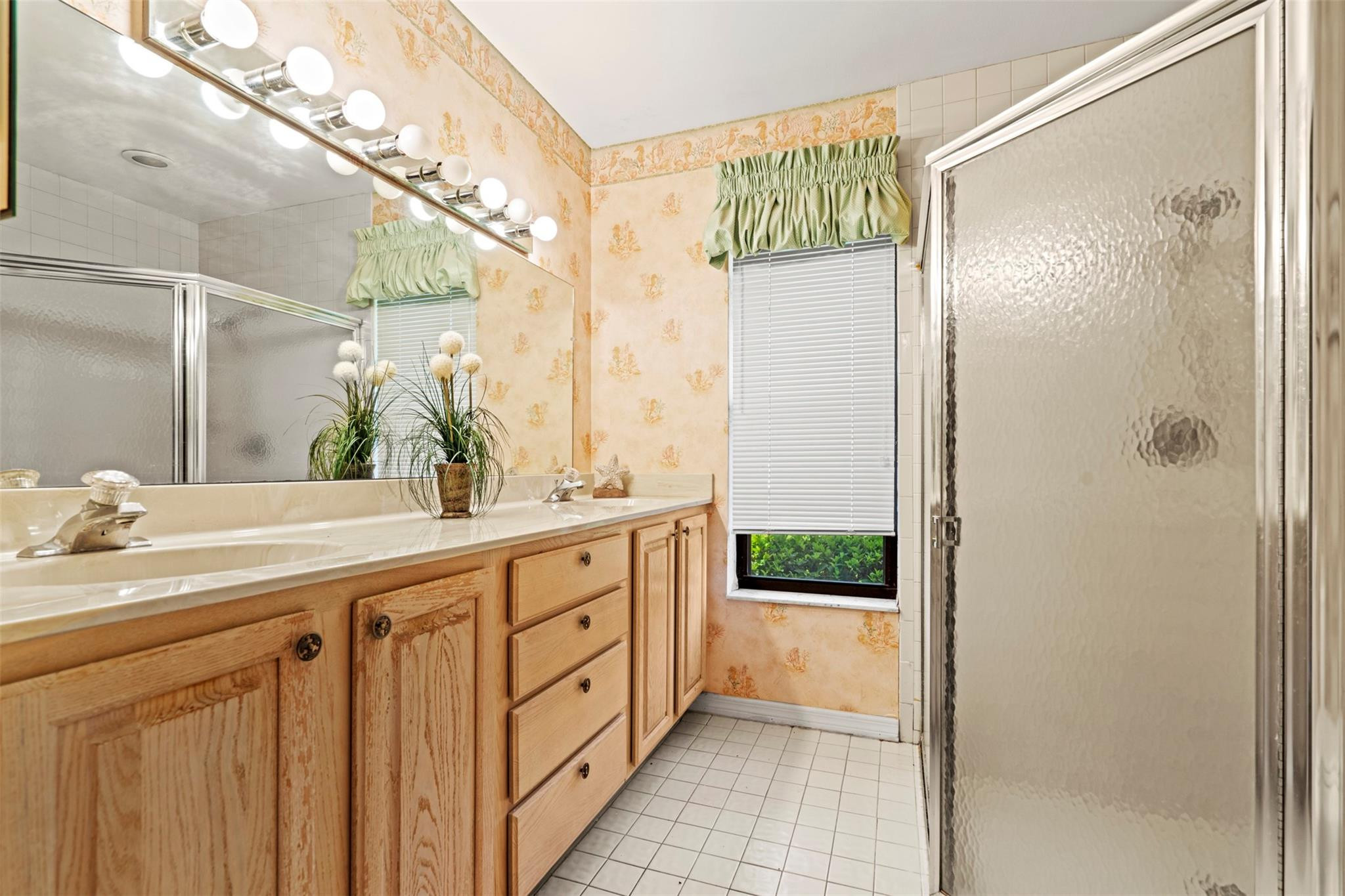 Savannah's Condominium SE - Residential