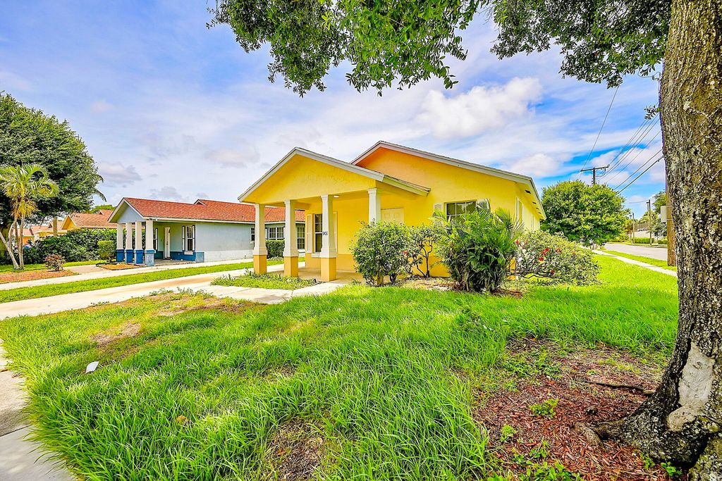 Photo of 901 10th Street, West Palm Beach, FL 33401 (MLS # B26016249)