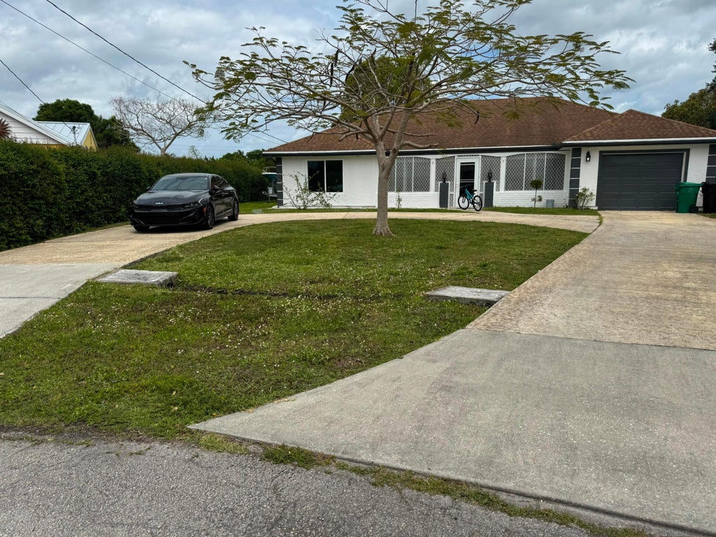 Photo of 1691 SE Goucho Avenue, Port Saint Lucie, FL 34952 (MLS # B26068919)