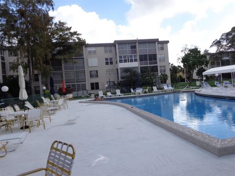 A home in Lauderdale Lakes