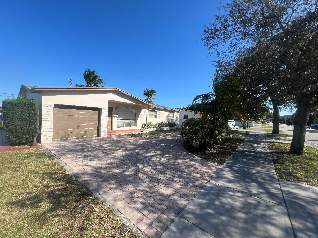Photo of 4007 Johnson Street, Hollywood, FL 33021 (MLS # R11158452)