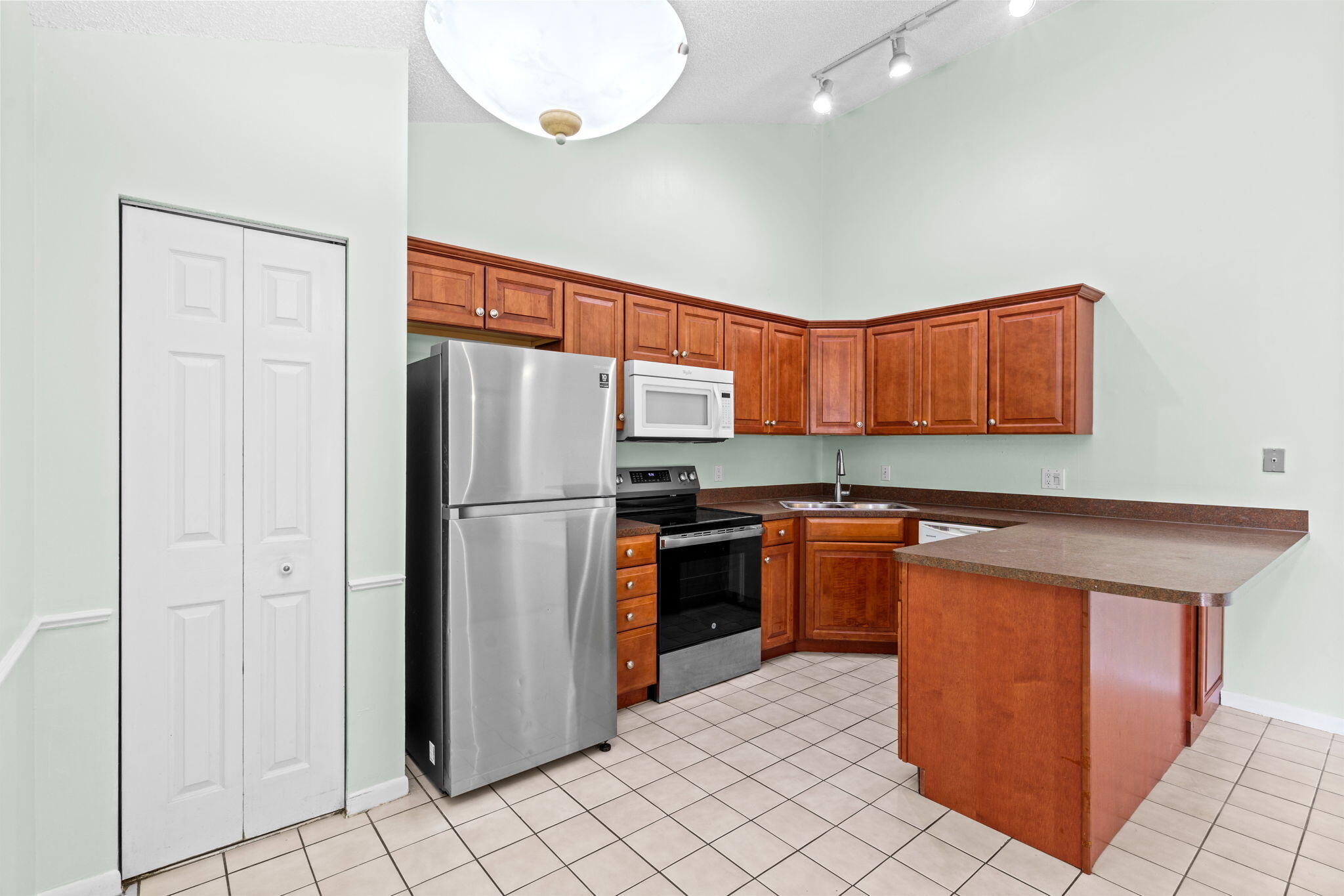 5620 Eagle Lake Drive