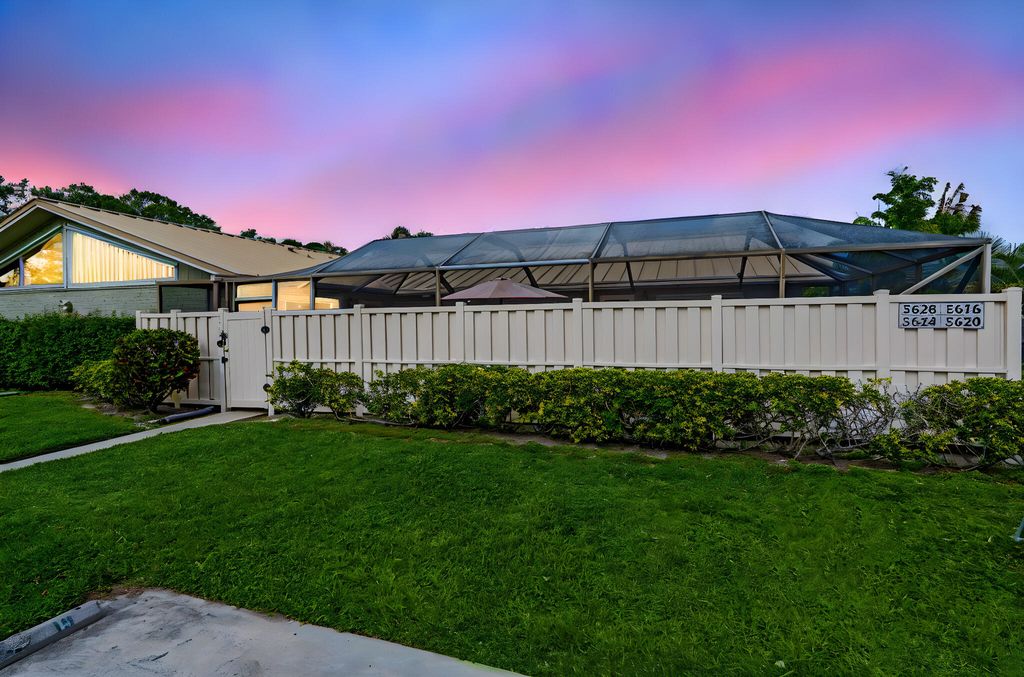 Photo of 5620 Eagle Lake Drive, Palm Beach Gardens, FL 33418 (MLS # B26012243)