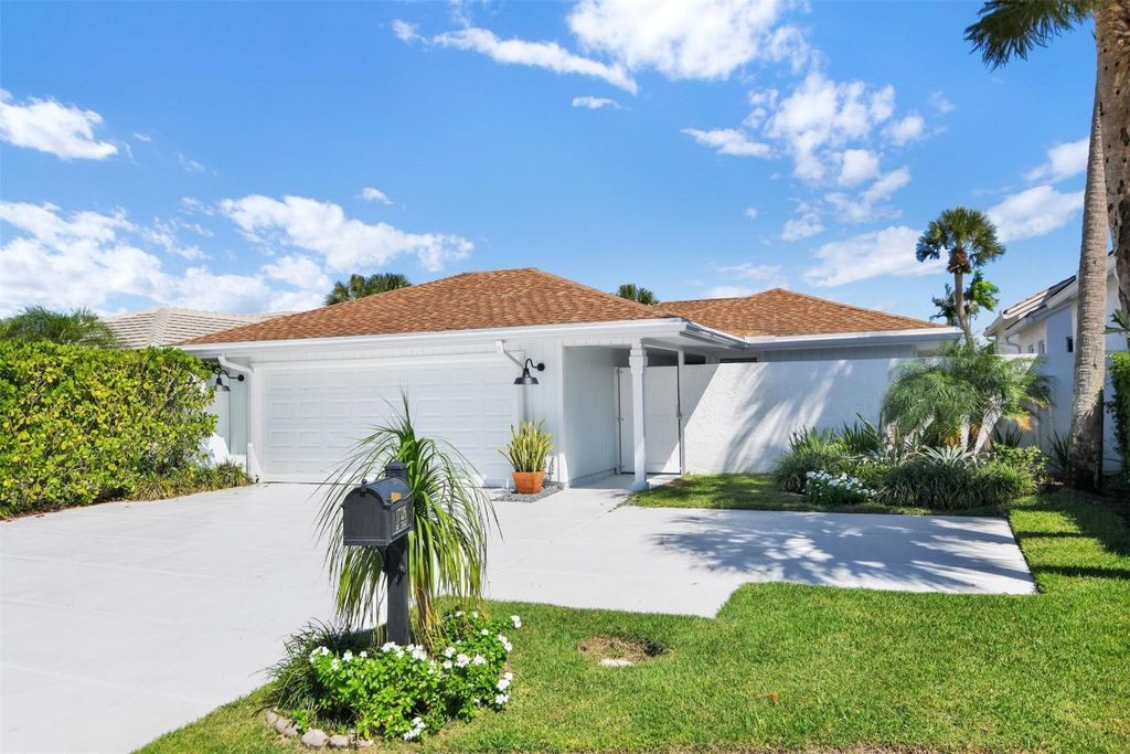 Photo of 17026 Bay Street, Jupiter, FL 33477 (MLS # F10533104)