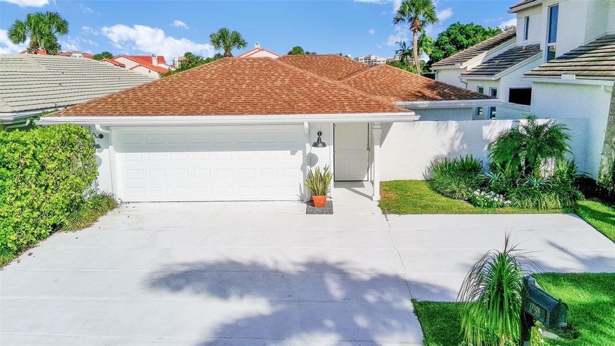 Live your best season on the water in this renovated 3BR/3BA home inside guard-gated Jonathan’s Landing. Cruise to the ocean with no fixed bridges from your new private dock (wide-water approach, 12,000 lb lift, room for 40’ boat, elevated seawall). Inside, sun-splashed, open-concept living with wood-look tile throughout and a chef’s kitchen, oversized island, white quartz, custom cabinetry, wine bar, and new SS appliances. The primary suite frames tranquil water views with a spa-style bath and walk-in closet; two guest suites provide comfortable privacy. Enjoy effortless indoor-outdoor living on the covered patio afterday on the water. Minutes to beaches, dining, shopping. The perfect coastal retreat for boaters and beach lovers alike.