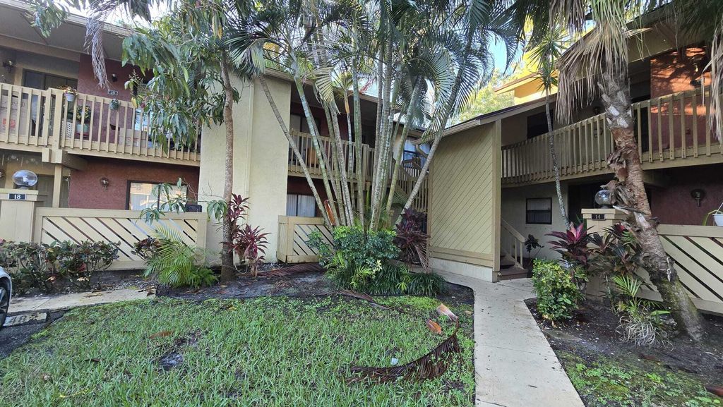 Photo of 13105 Belhaven Ct #17, Wellington, FL 33414 (MLS # B26000749)