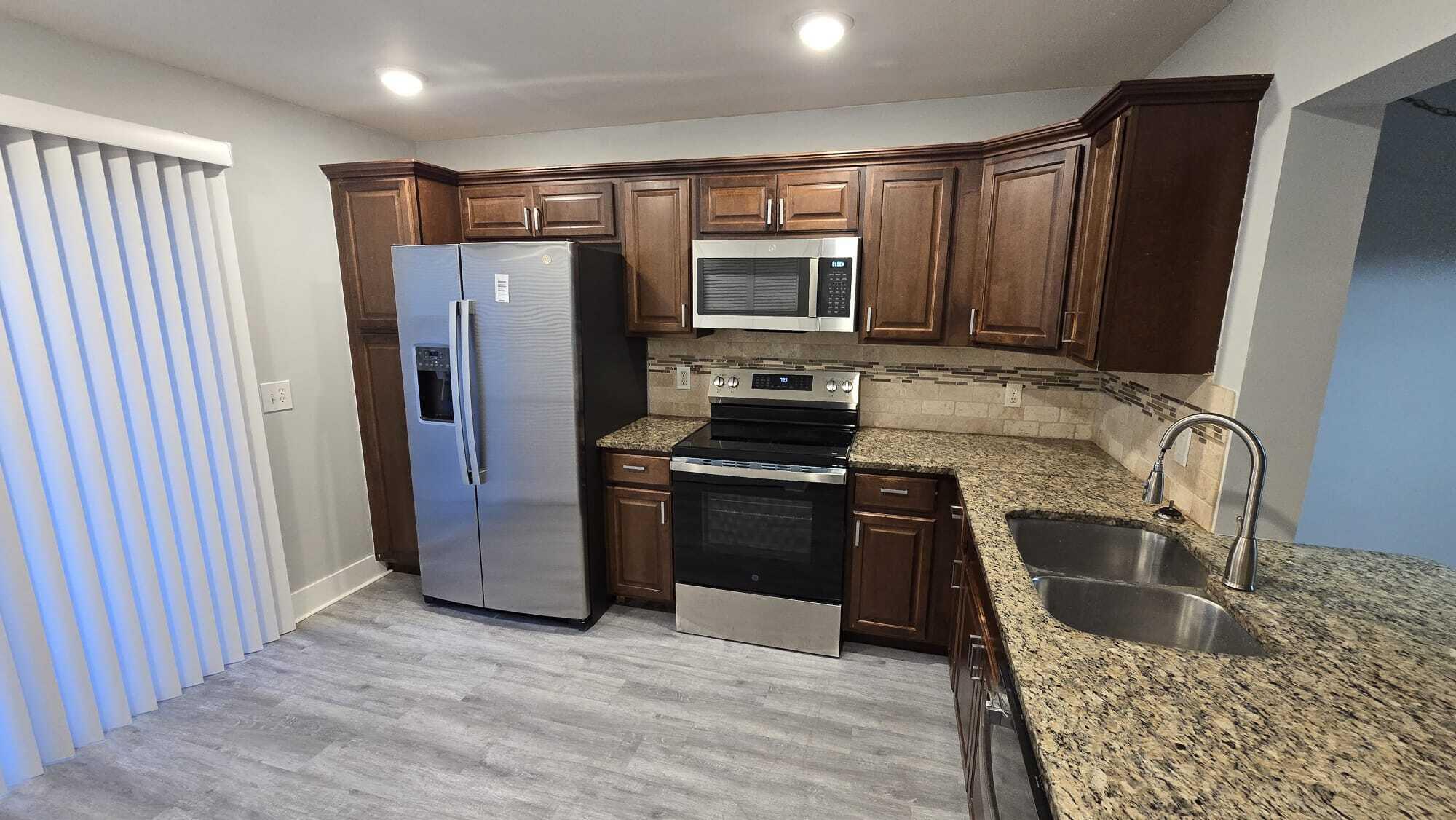 SHEFFIELD WOODS AT WELLINGTON COND - Residential Lease