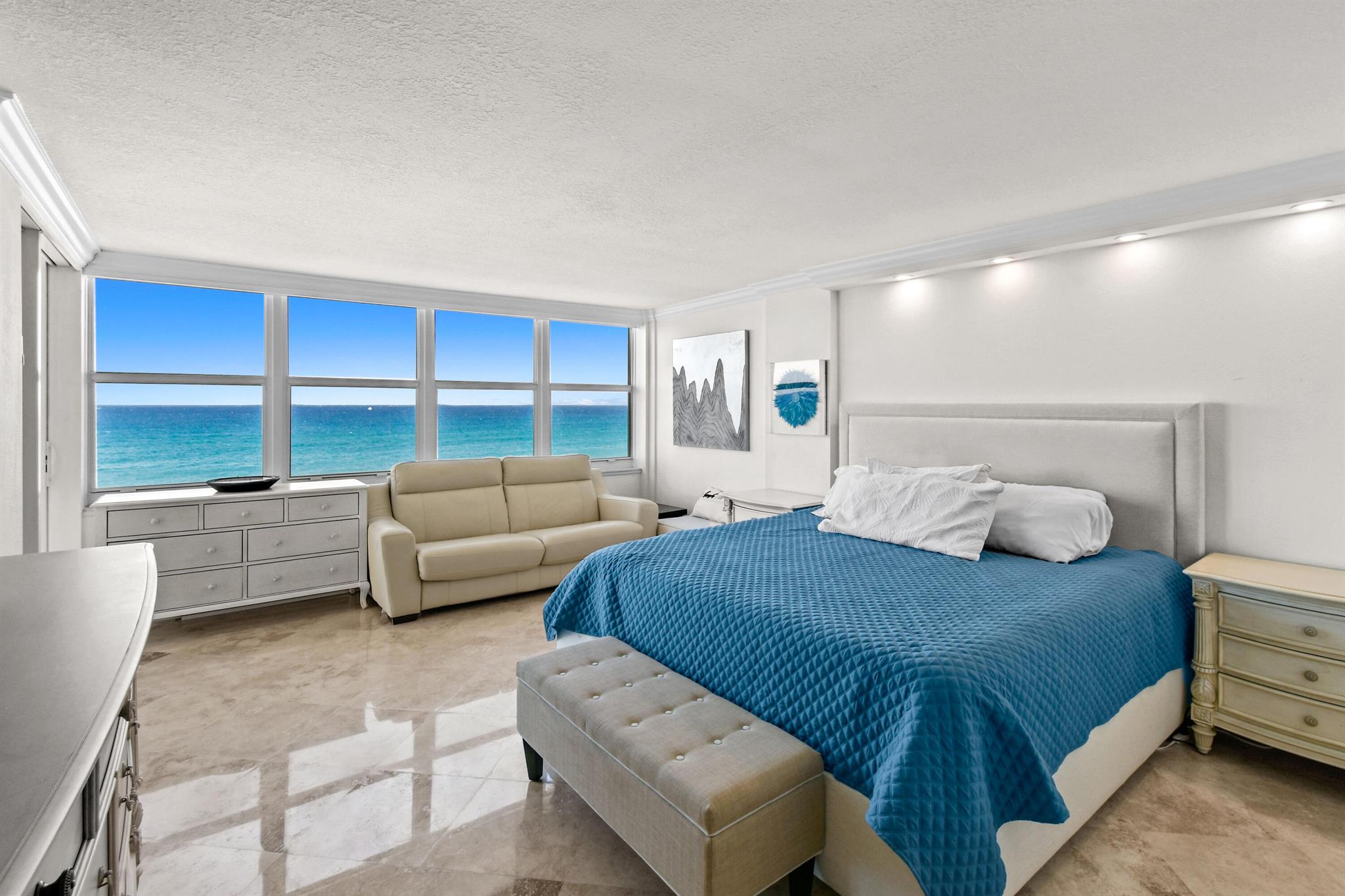 BARCLAY CONDO - Residential Lease