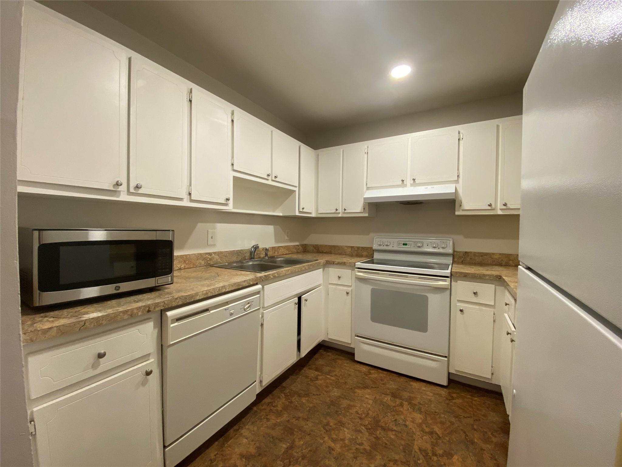 Castlewood 71-37 B - Residential Lease