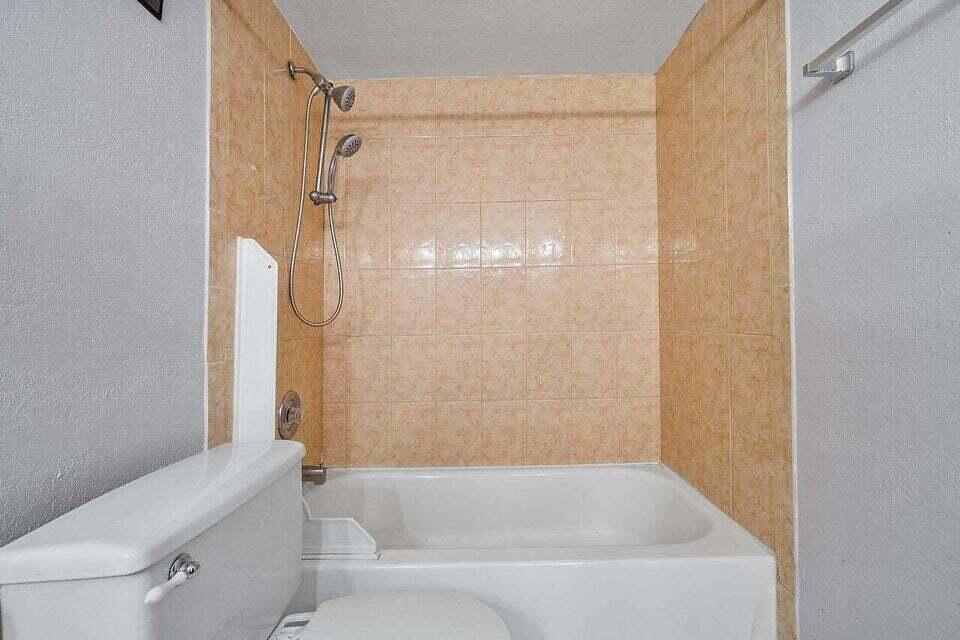 PRESIDENTIAL GOLFVIEW CONDO - Residential