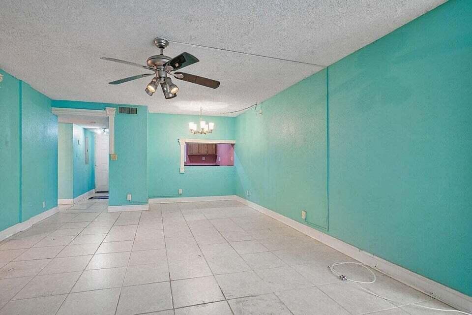 PRESIDENTIAL GOLFVIEW CONDO - Residential