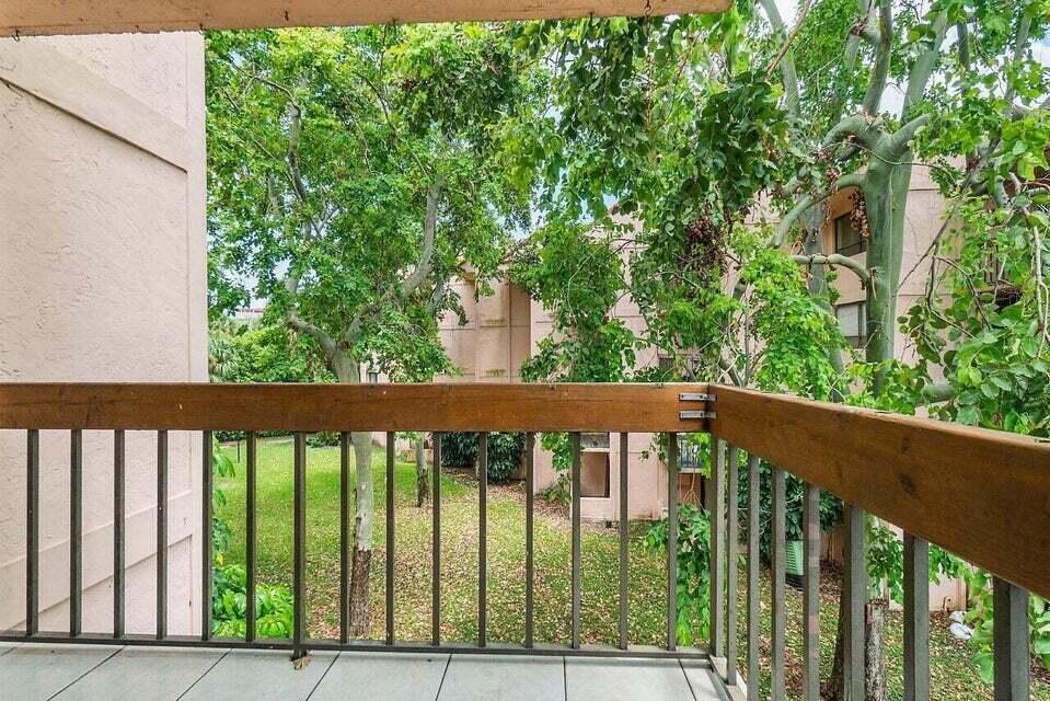 PRESIDENTIAL GOLFVIEW CONDO - Residential