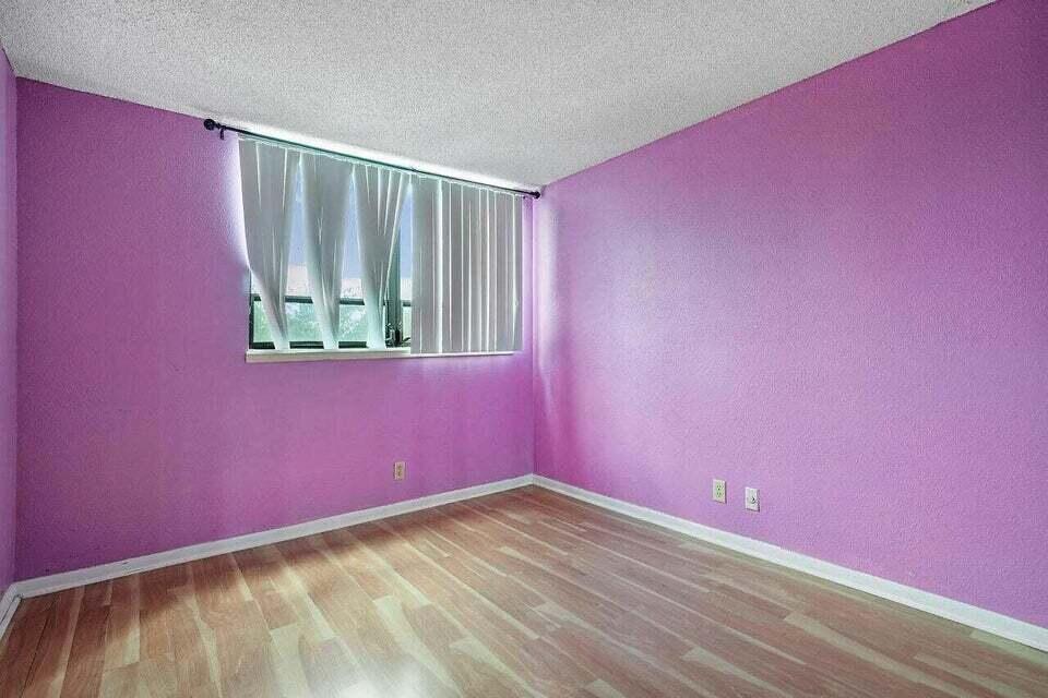 PRESIDENTIAL GOLFVIEW CONDO - Residential