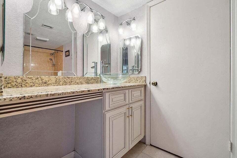 PRESIDENTIAL GOLFVIEW CONDO - Residential