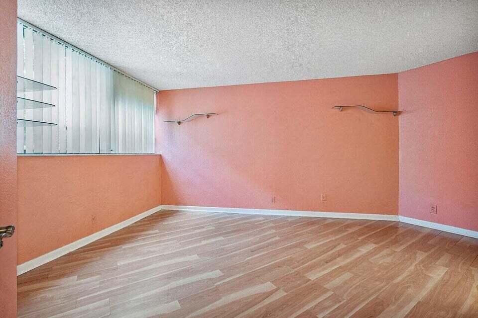 PRESIDENTIAL GOLFVIEW CONDO - Residential