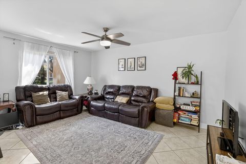 Tiny photo for 807 NW 91st Terrace NW #807, Plantation, FL 33324 (MLS # B26006929)