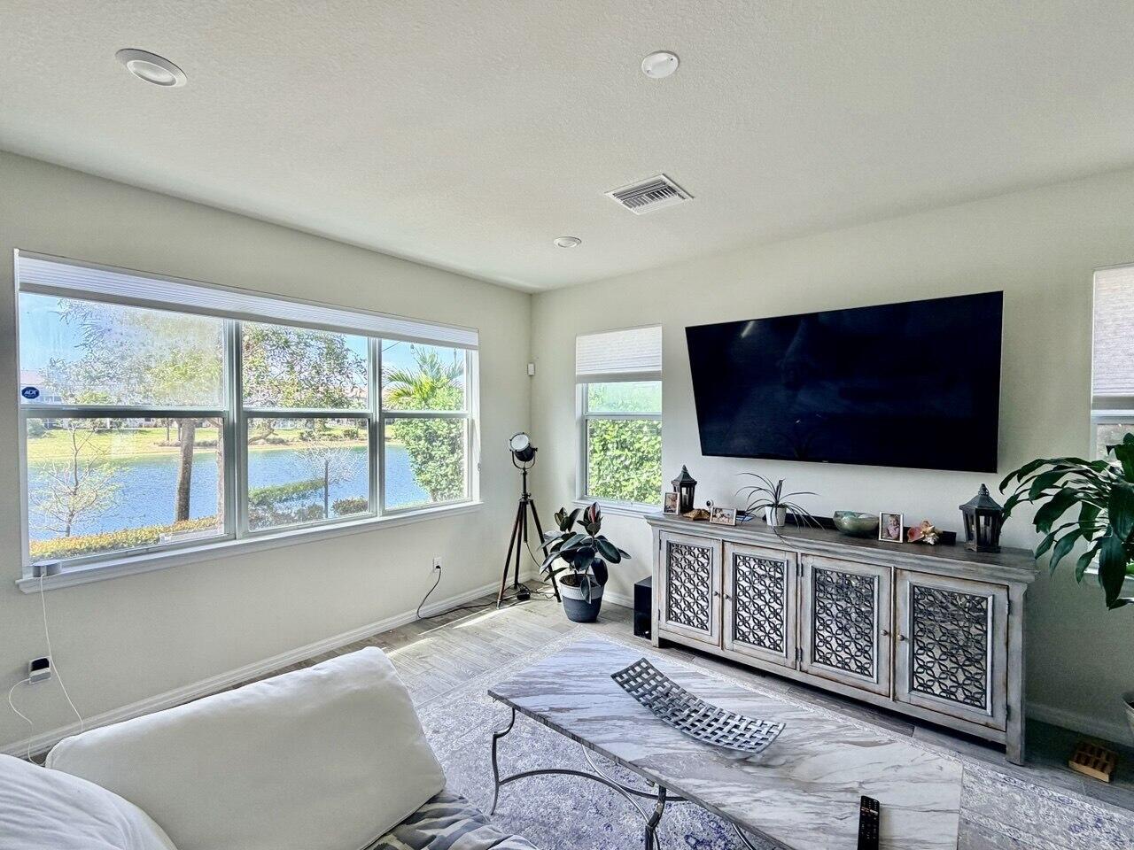 HILLCREST COUNTRY CLUB SOUTH - Residential