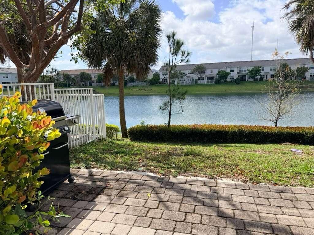 Photo of 4924 Greenway Drive, Hollywood, FL 33021 (MLS # B26010957)