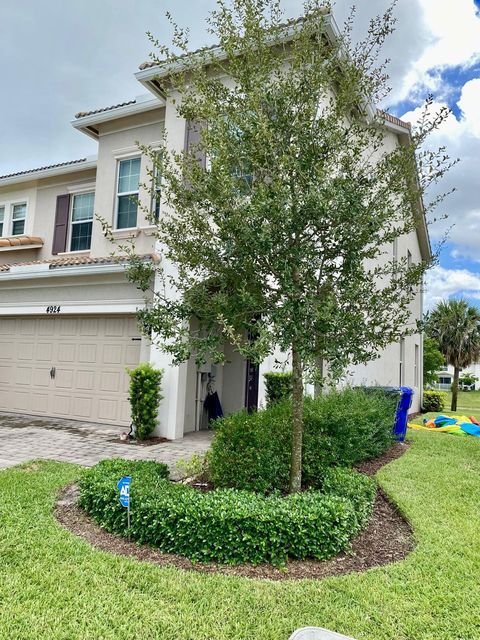 Tiny photo for 4924 Greenway Drive, Hollywood, FL 33021 (MLS # B26010957)