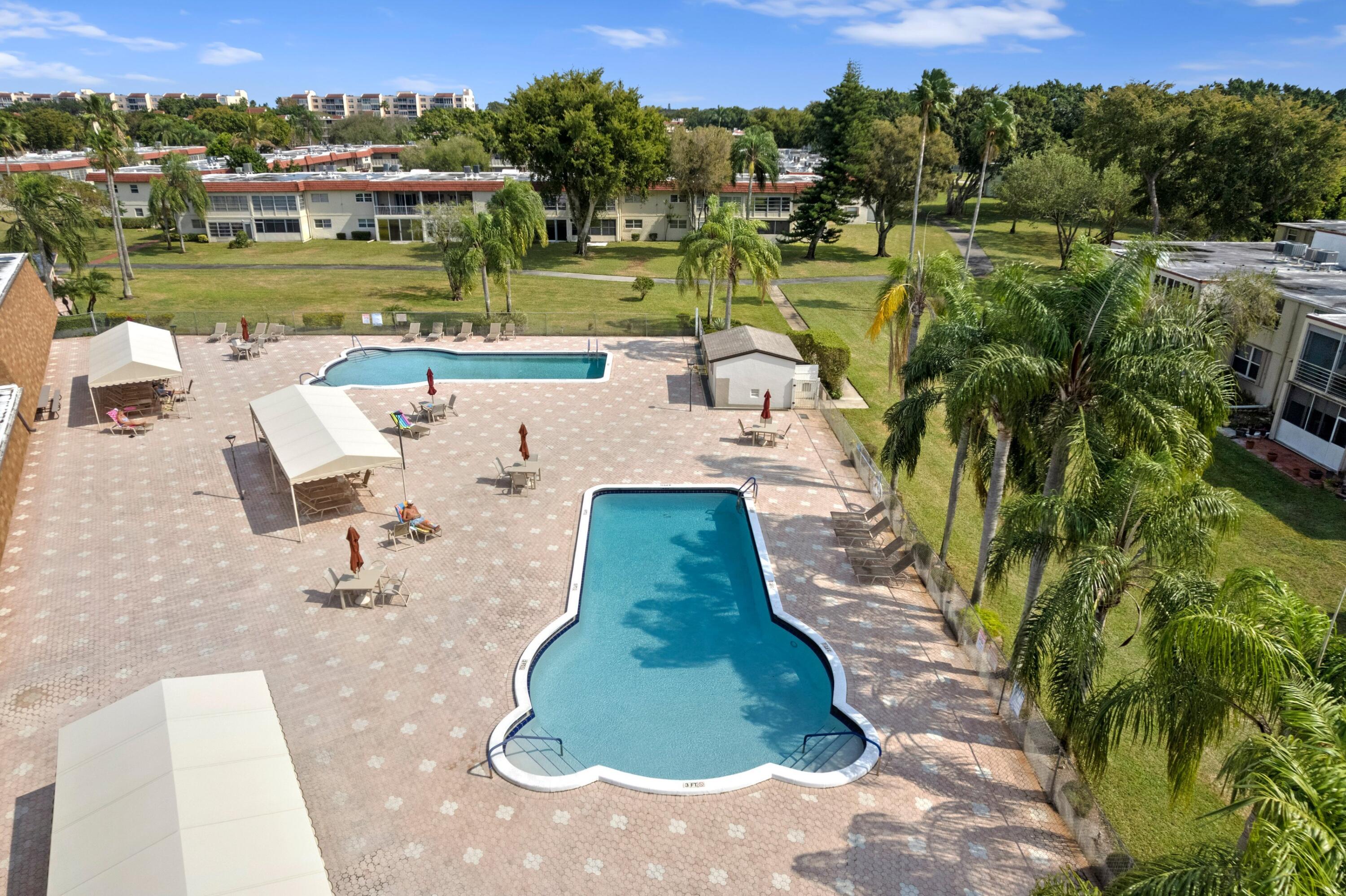 VILLAGES OF ORIOLE ABBEY CONDO - Residential