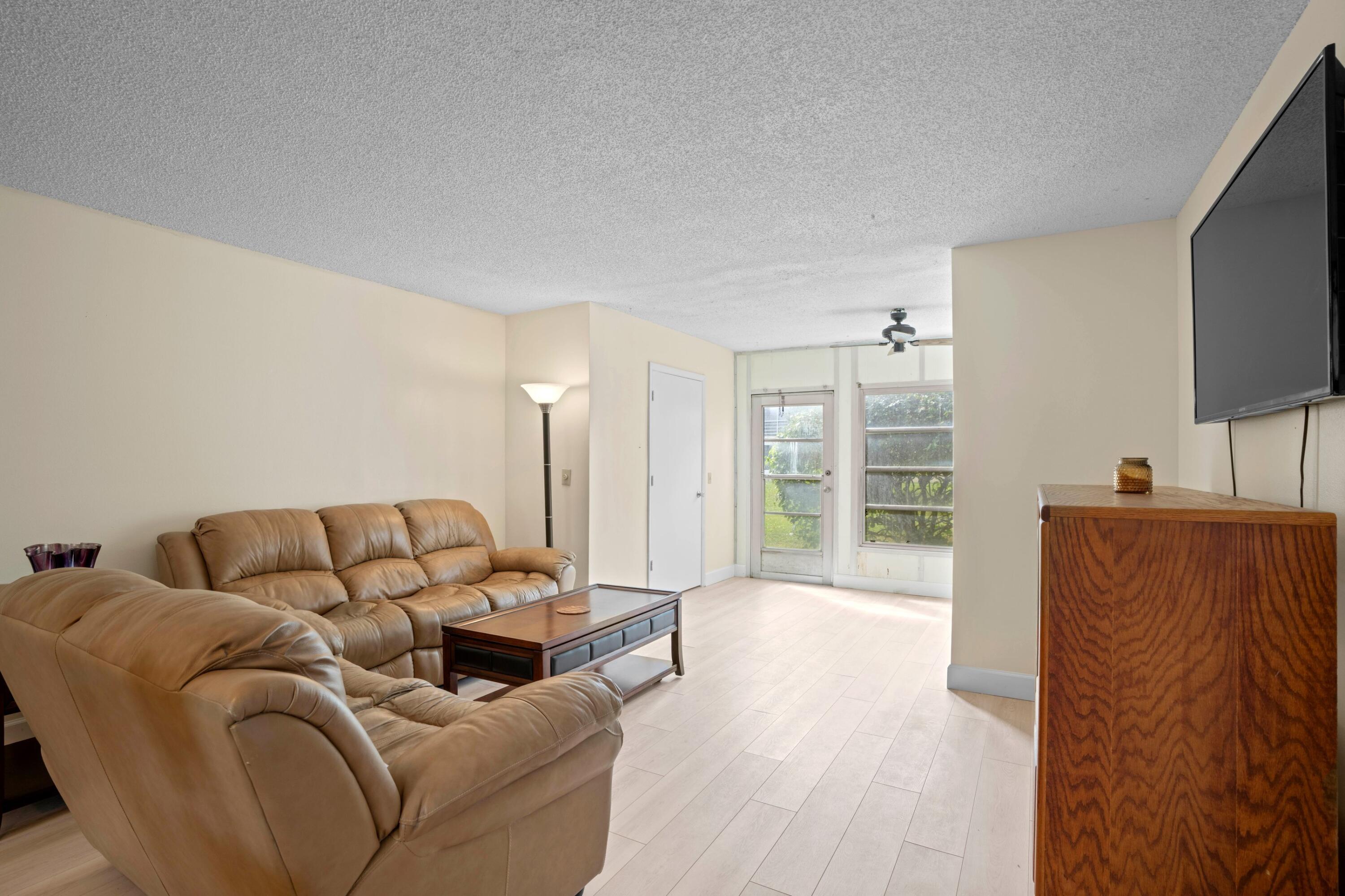 VILLAGES OF ORIOLE ABBEY CONDO - Residential