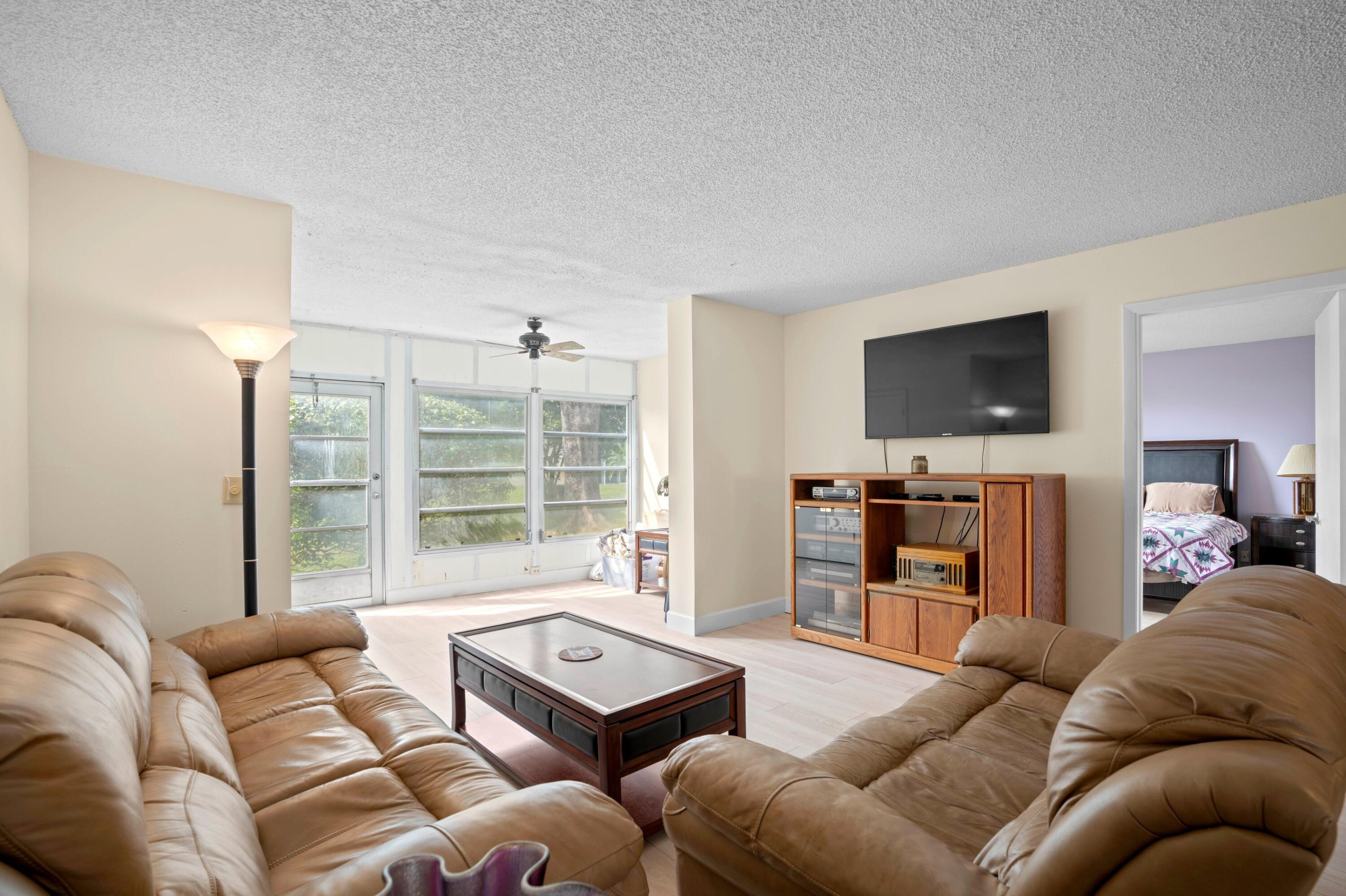 VILLAGES OF ORIOLE ABBEY CONDO - Residential