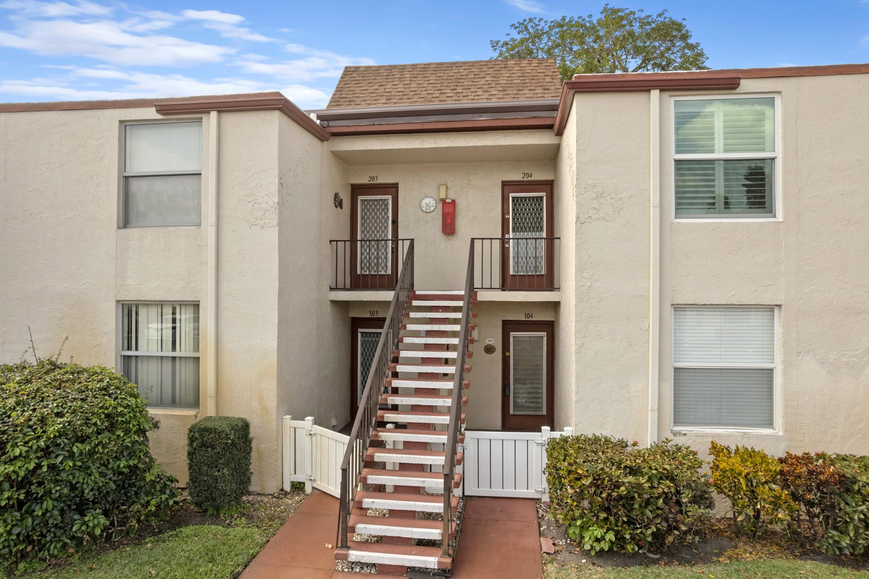 VILLAGES OF ORIOLE ABBEY CONDO - Residential