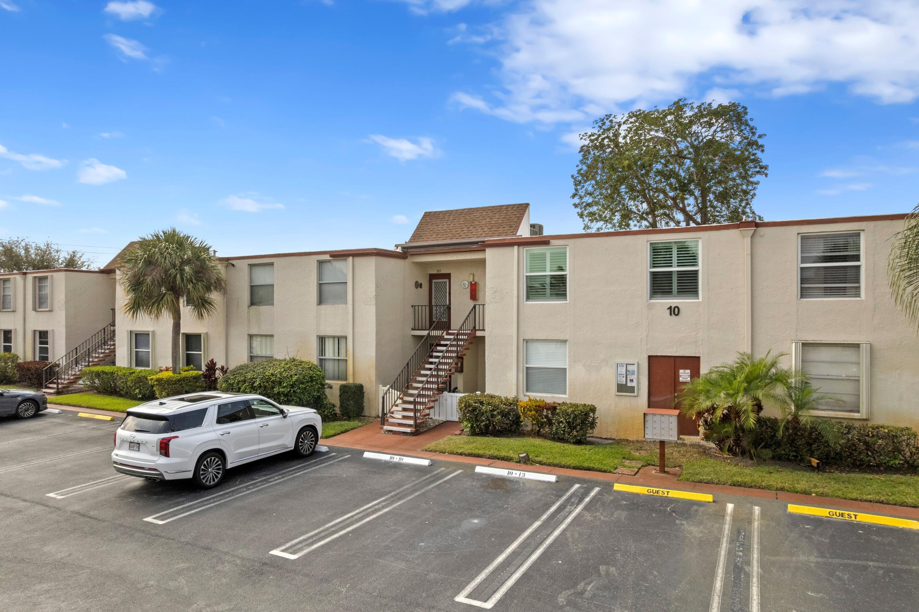 VILLAGES OF ORIOLE ABBEY CONDO - Residential