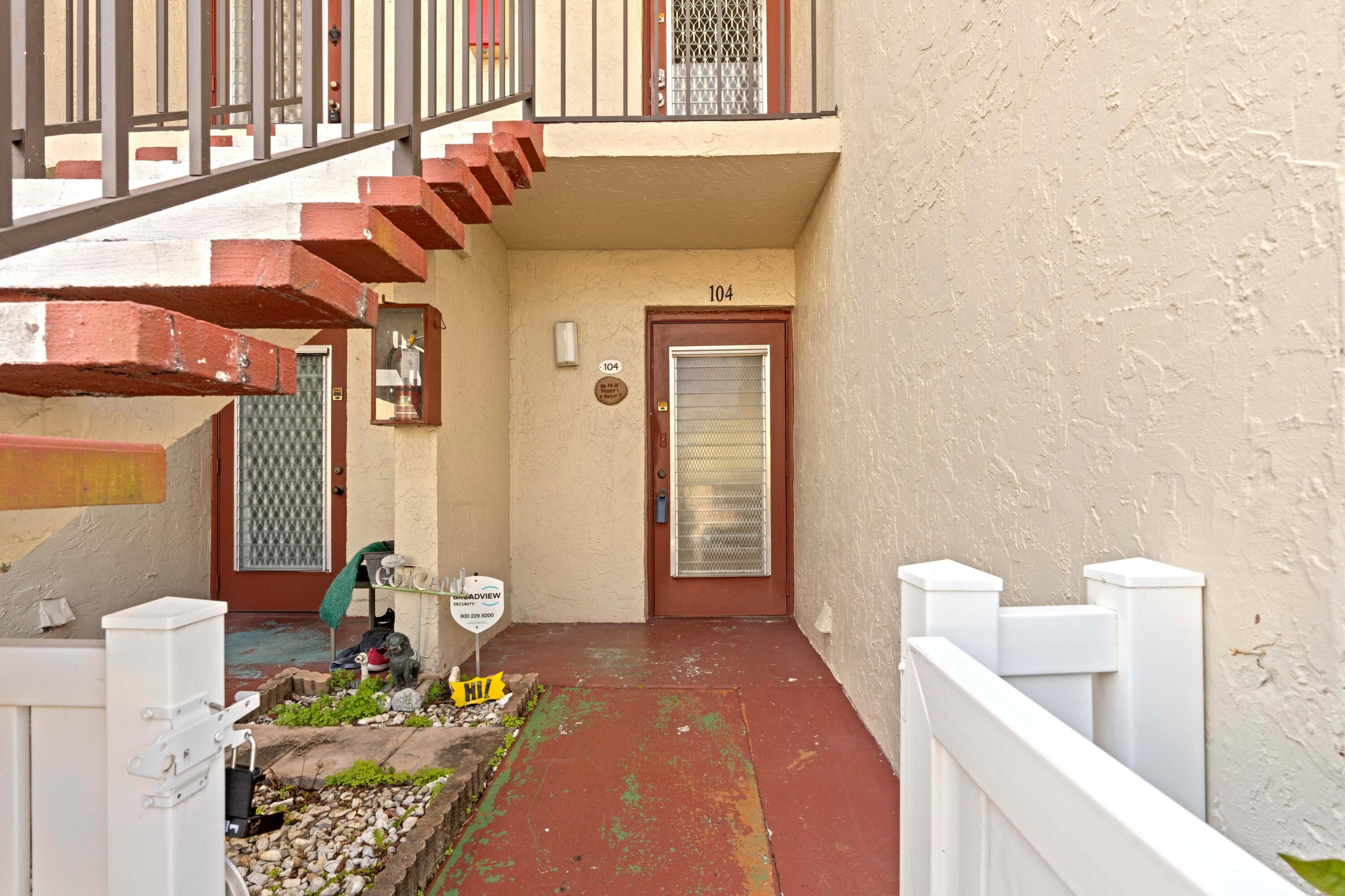 VILLAGES OF ORIOLE ABBEY CONDO - Residential