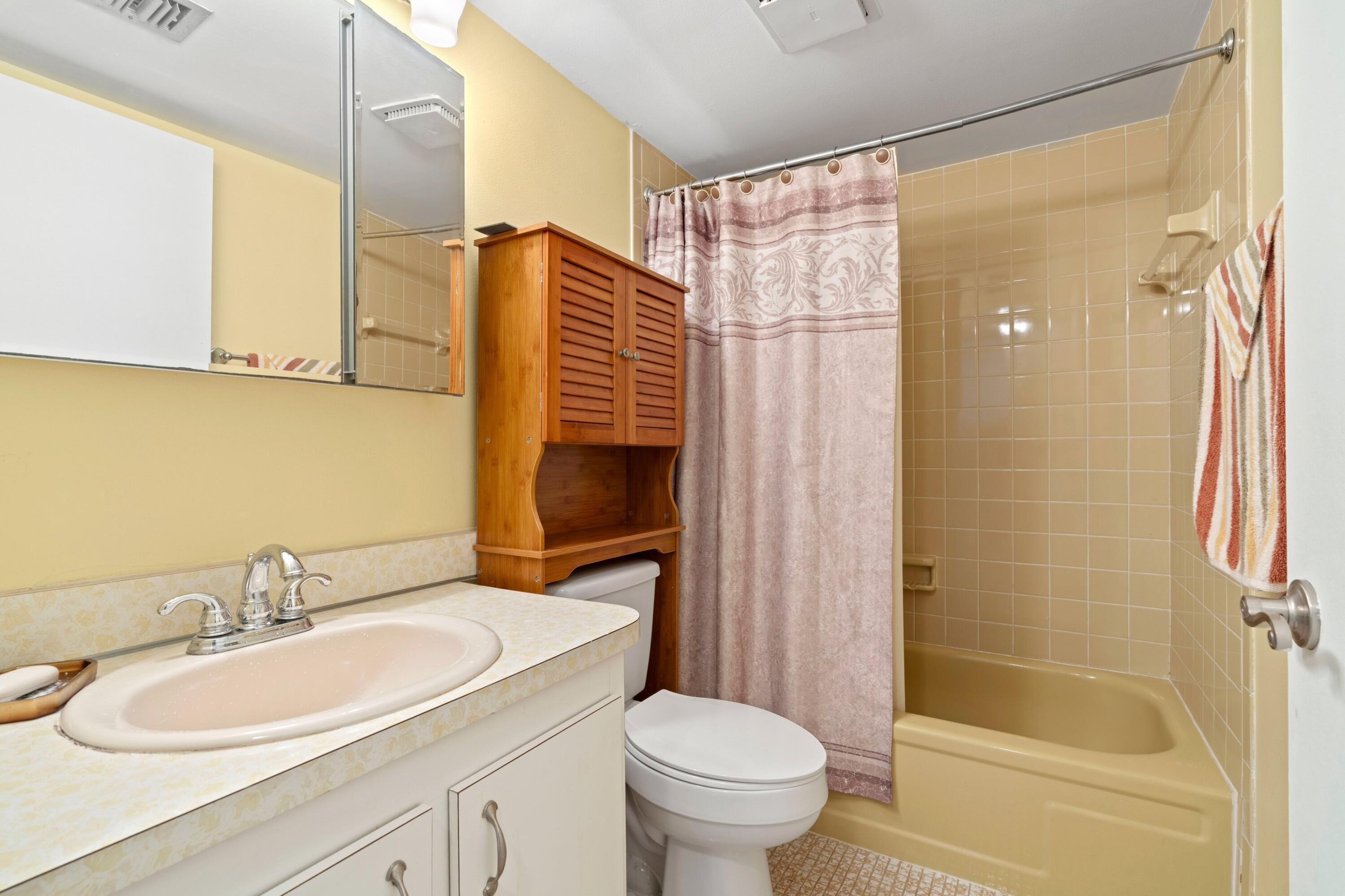 VILLAGES OF ORIOLE ABBEY CONDO - Residential