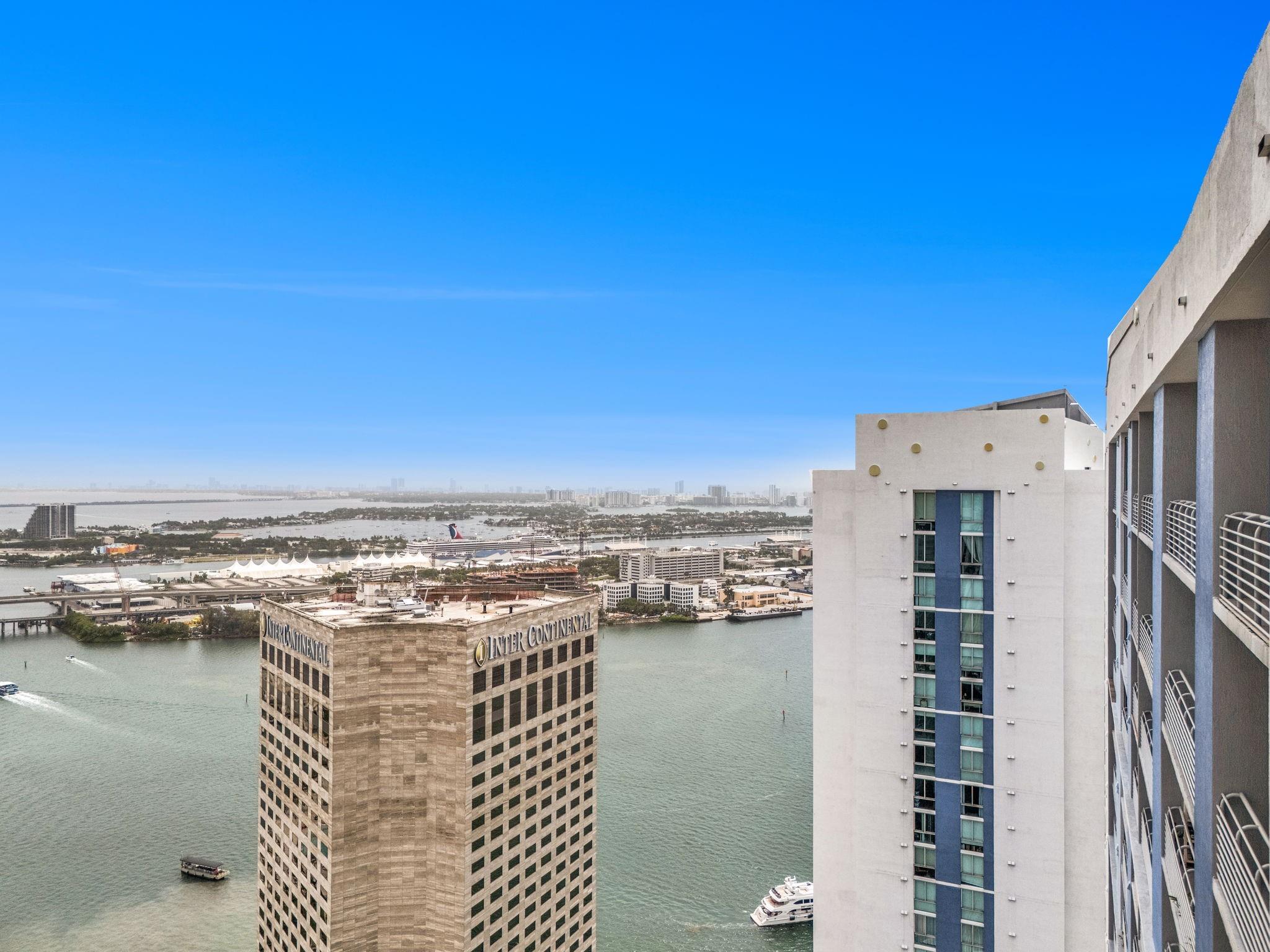 325 S Biscayne Blvd UPH-14
