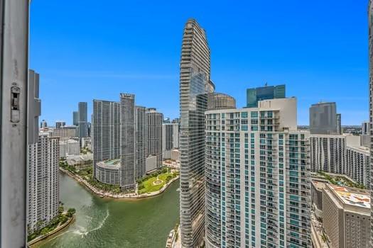 325 S Biscayne Blvd UPH-14